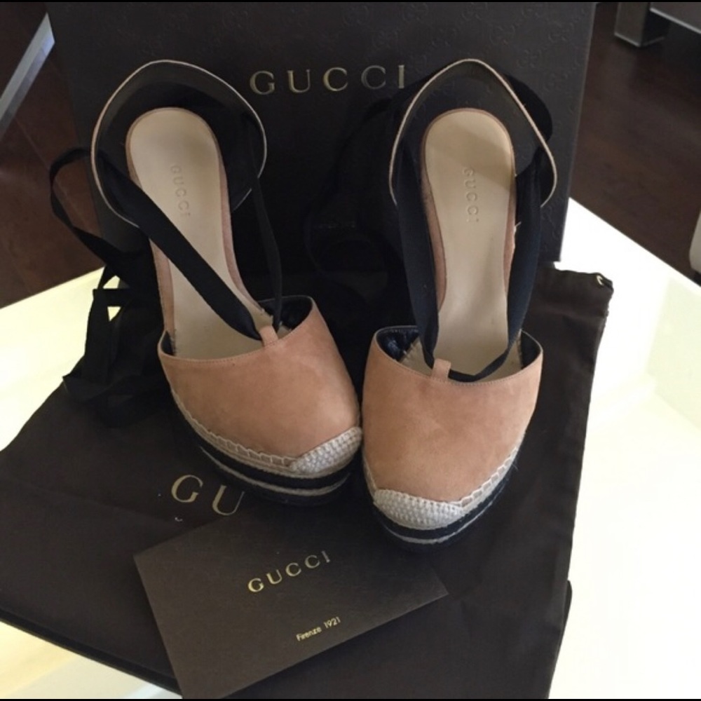 Authentic!! Gucci Lace up wages ((rare))
